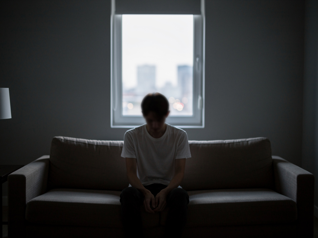 Hayal et: “Bilmiyorum sizde de oluyor mu ama…
Ben artık sevemiyorum gibi hissediyorum. Gerçekten olmuyor. Deniyorum ama içimd