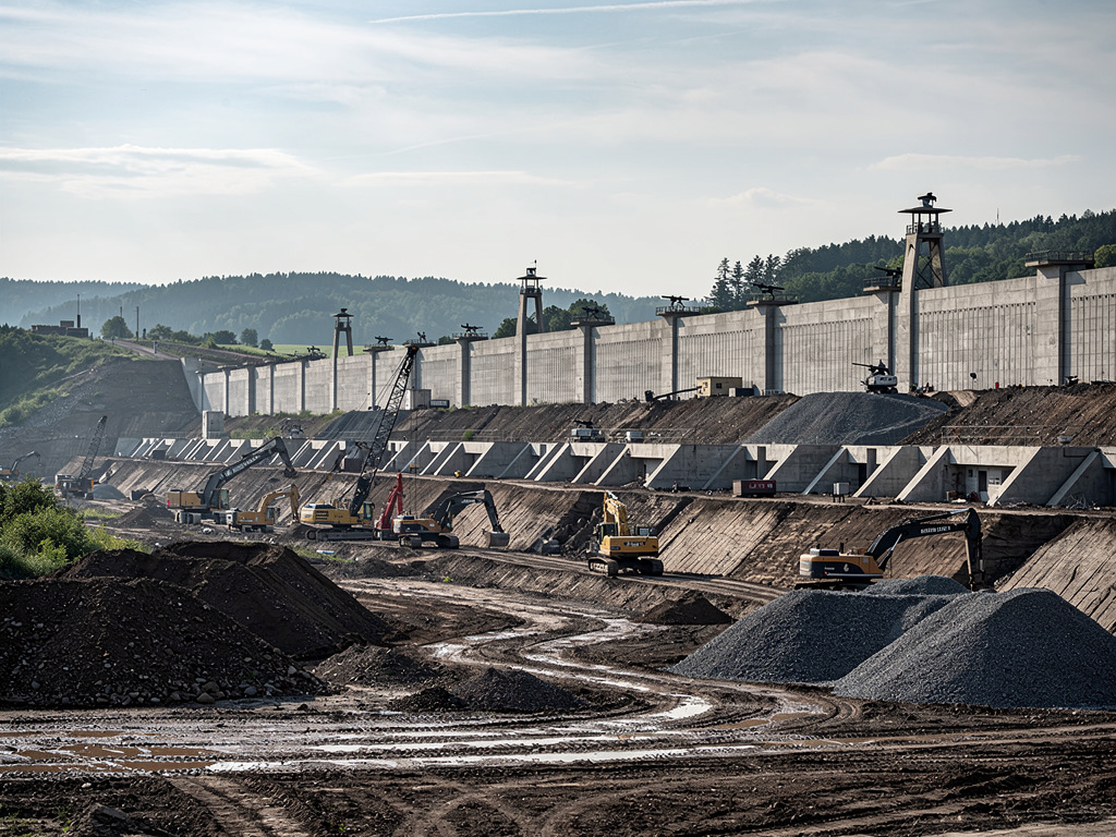 Hayal et: Maginot savunma hattı bütün Alman sınırına kuruluyor.
