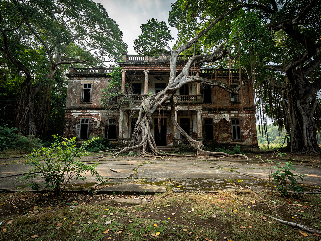 Imagine if: গ্রামের মানুষ একে বলে 'রক্তমুখী জমিদার বাড়ি'। এই বাড়ির ইটে ইটে যেন মিশে আছে শত বছরের পুরনো কোনো দীর্ঘশ্বাস। জীর্ণ